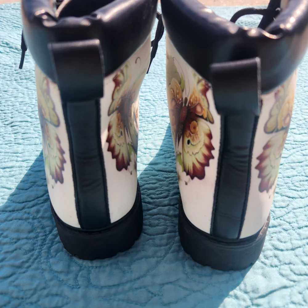 Elegant Floral Butterfly Ankle Boots - Picture 3 of 4